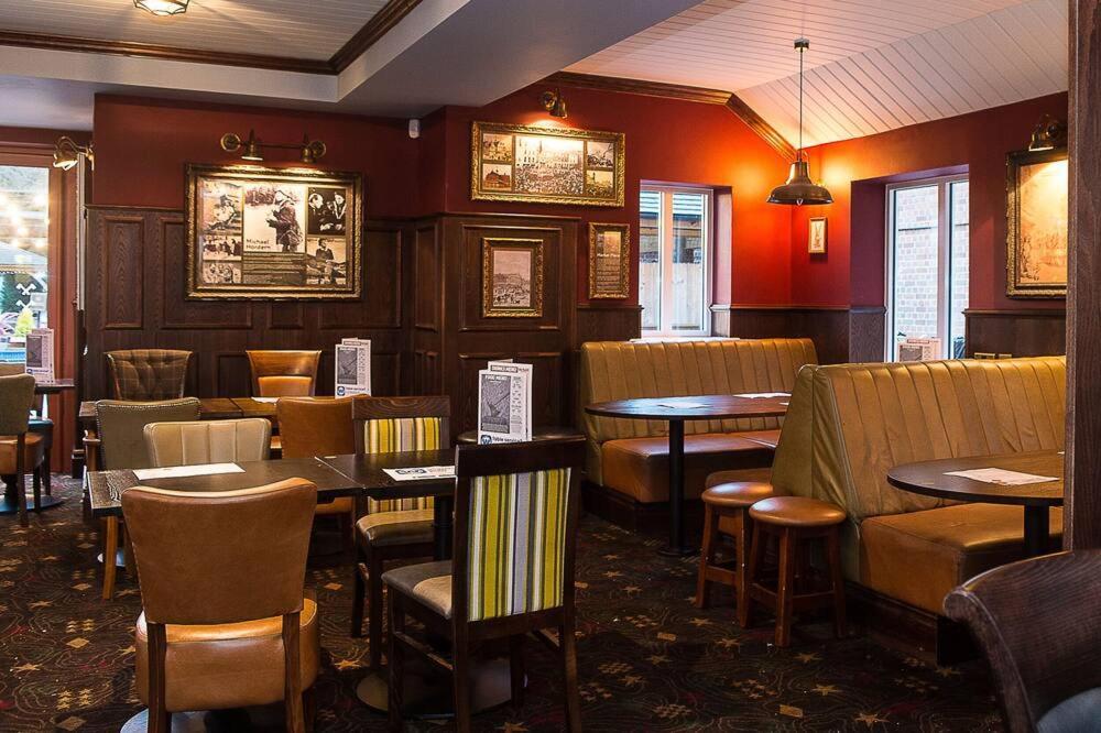 The Hatchet Inn Wetherspoon ニューベリー エクステリア 写真